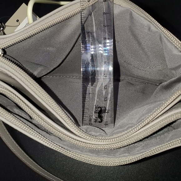 👜Kenneth Cole Reaction Crossbody Bag and Wristlet - Picture 7 of 10